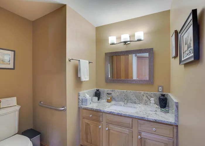 Stunning Ranch Villa: Mountain View!