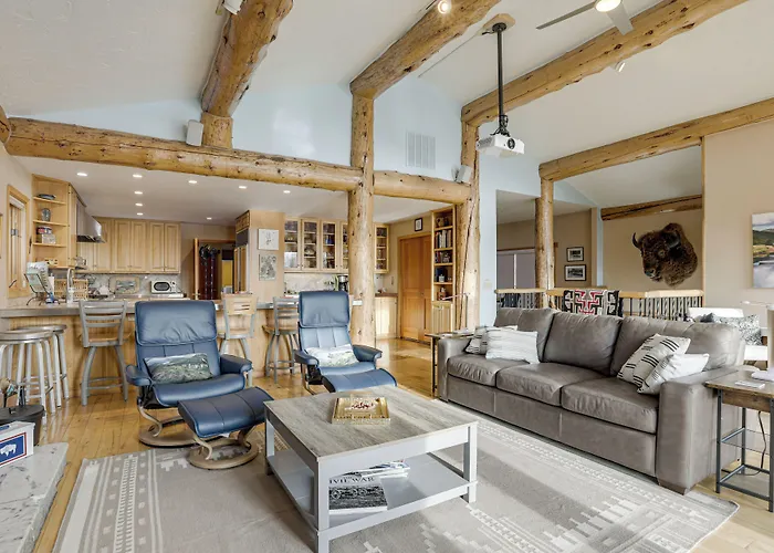 Stunning Ranch Villa: Mountain View!