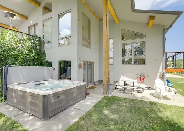 Stunning Ranch Villa: Mountain View! Sheridan